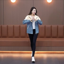 レディース カラーブロック フード付きジャケット - カジュアル 長袖 ジップアップ ドローストリングフード、春秋用 軽量ポリエステル、ブルー＆ベージュのツートンデザイン、ジップアップパーカー